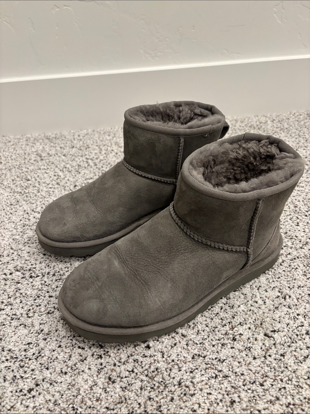 UGG Short women’s boots, gray, size 8